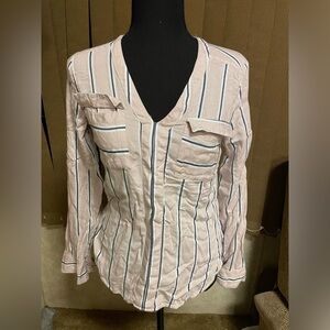 Pink Pinstriped Express Blouse. Has two pocket flaps. Buttons at sleeves.Size S.